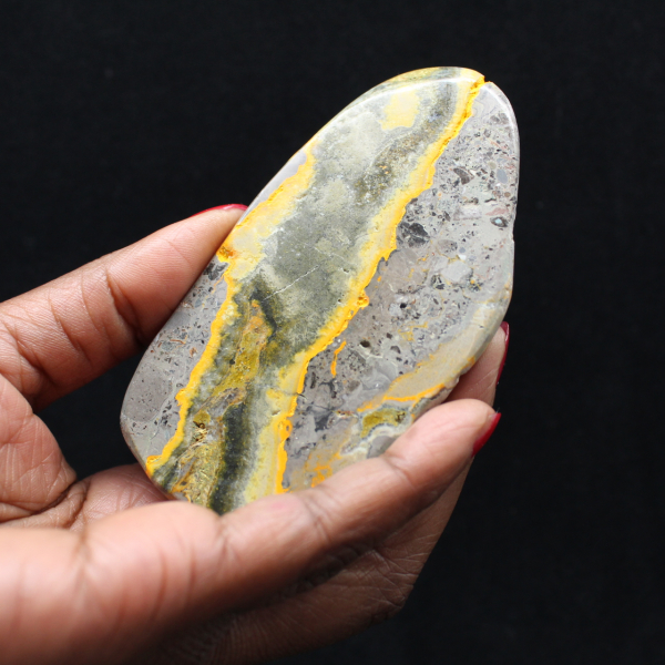 Glatter Steinjaspis Hummel-Naturornament