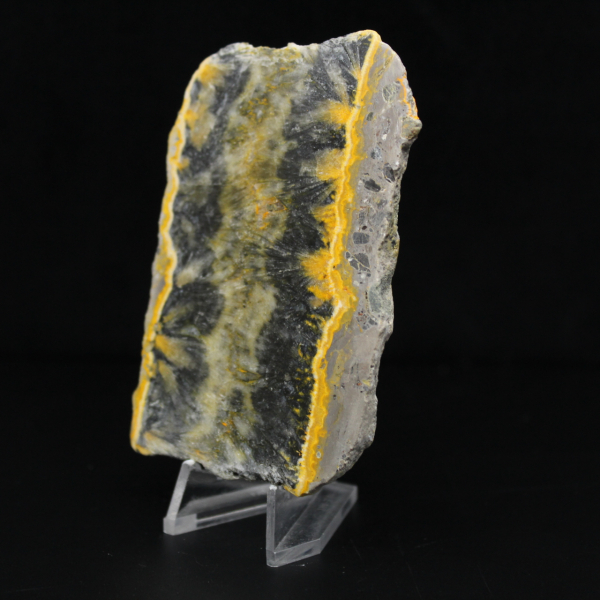 Kleines, geschnittenes Exemplar einer Jaspis-Hummel