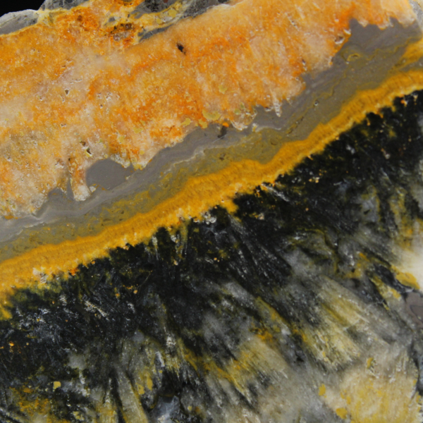 Dekorative Jaspis-Hummelplakette – 130 g