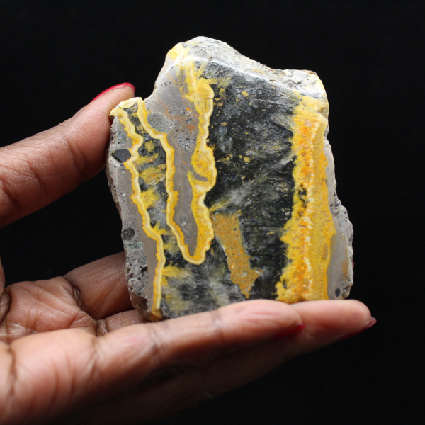 Poliertes Exemplar aus Hummeljaspis – 105 g