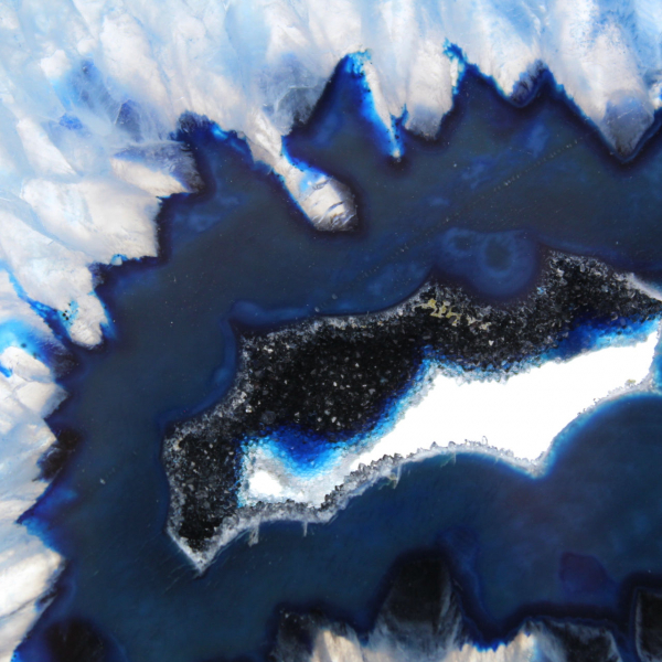 Dekorative Scheibe aus blauem Achat, brasilianischer Herkunft