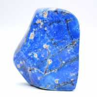 Polierter Lapislazuli, authentisches Mineralgestein Polierter Lapislazuli, authentisches Mineralgestein