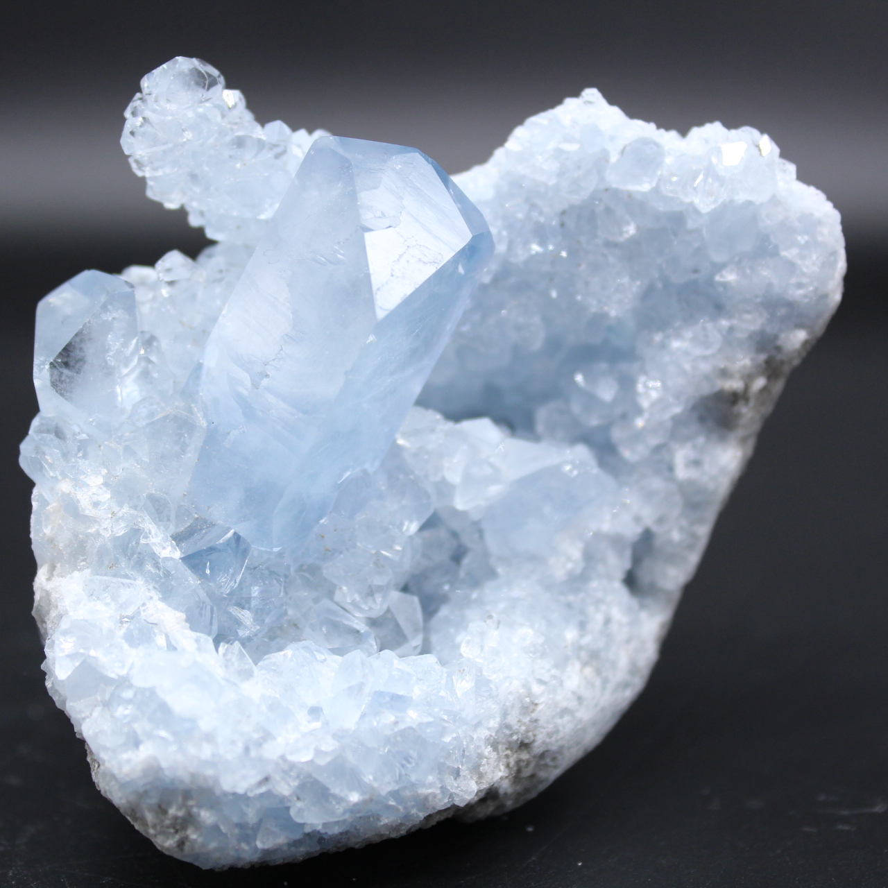Block aus natürlichen Celestit-Kristallen