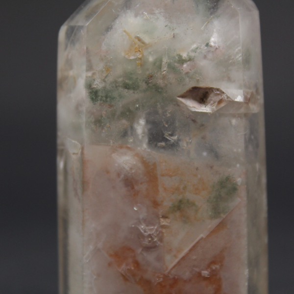Inklusionsbergkristall mit gespenst