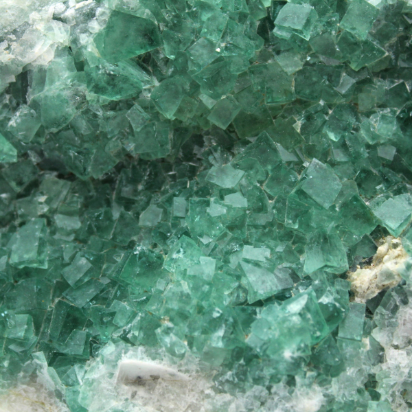 Natürlicher kristallisierter fluorit aus madagaskar