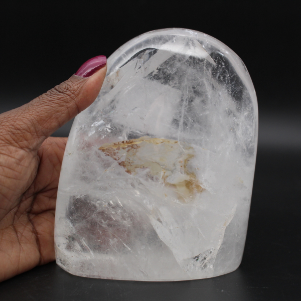 Polierter bergkristall in freier form