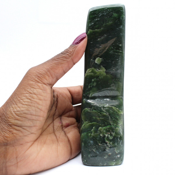 Natürlicher nephrit-jade-stein