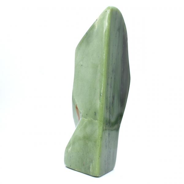 Polierter nephrit-jade-stein