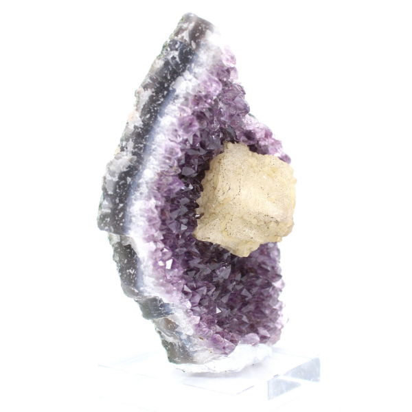 Calcitwürfel auf Amethyst