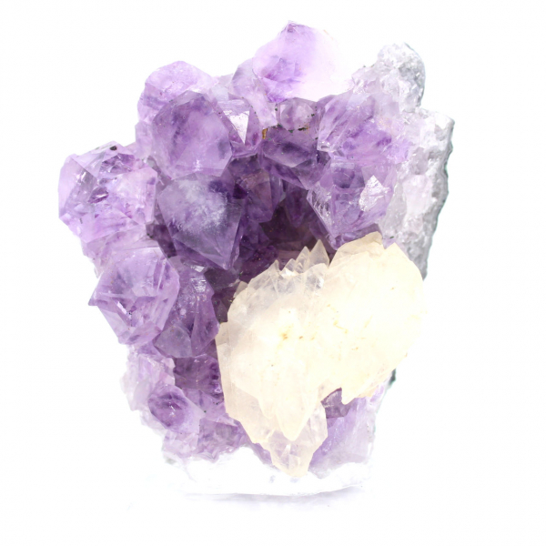 Calcitkristalle auf Amethyst