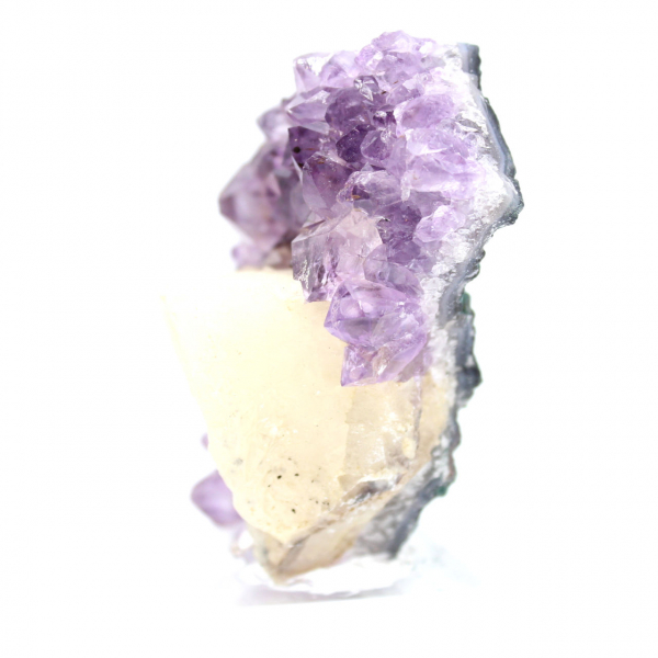 Amethystdruse mit Calcit