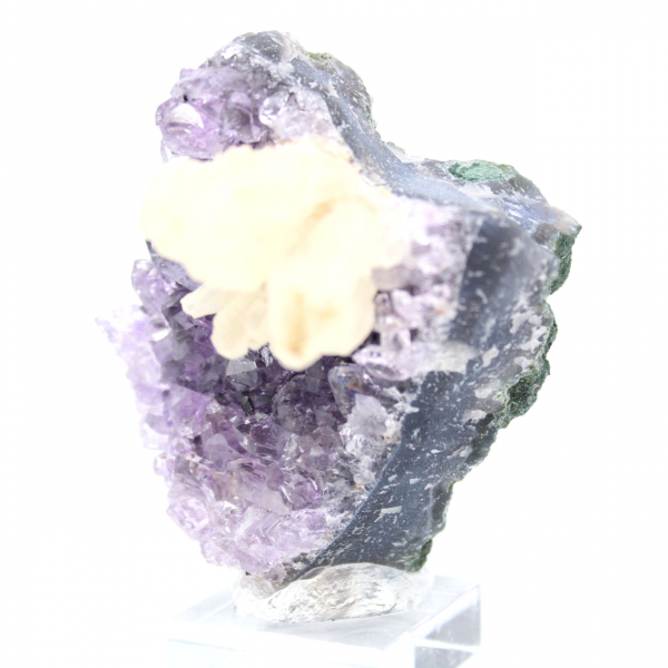 Calcitblüte auf Amethyst