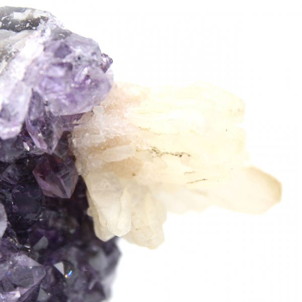 Calcitblüte auf Amethyst