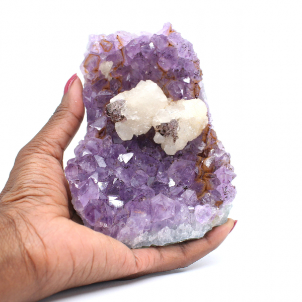 Calcitkristalle auf Amethyst