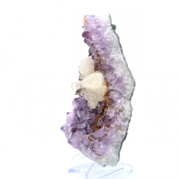 Calcitkristalle auf Amethyst