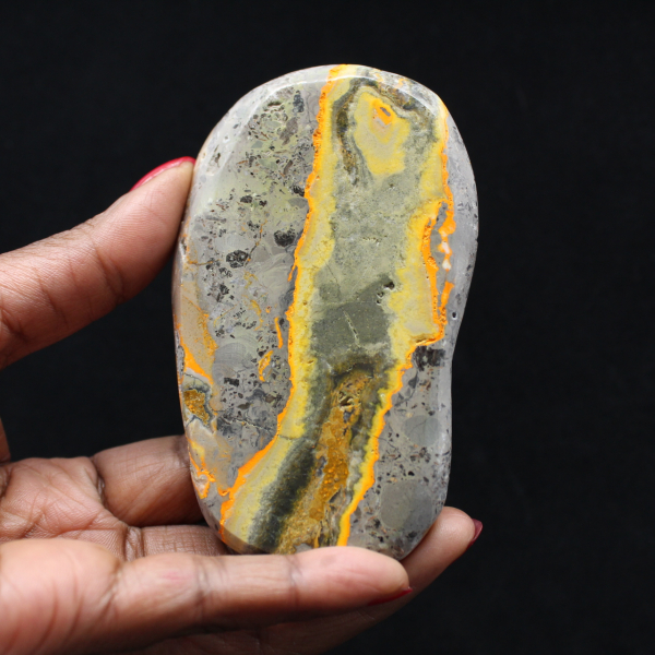 Naturpoliertes Ornament aus Hummeljaspis