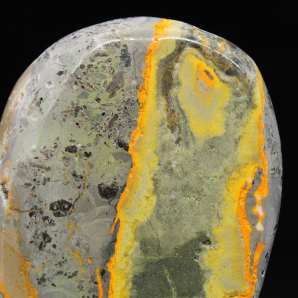 Naturpoliertes Ornament aus Hummeljaspis