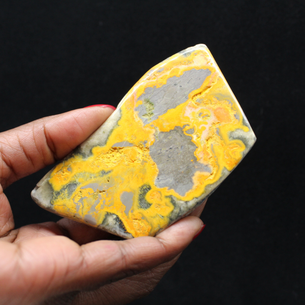 Poliertes Ornament aus Hummeljaspis, Unikat aus Indonesien