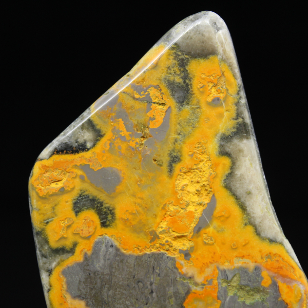 Poliertes Ornament aus Hummeljaspis, Unikat aus Indonesien