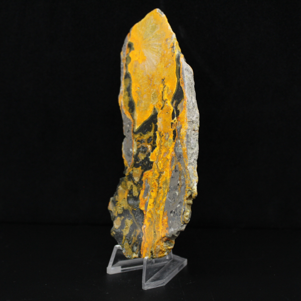 Bumblebee Jasper Slice: Vulkanische Ästhetik