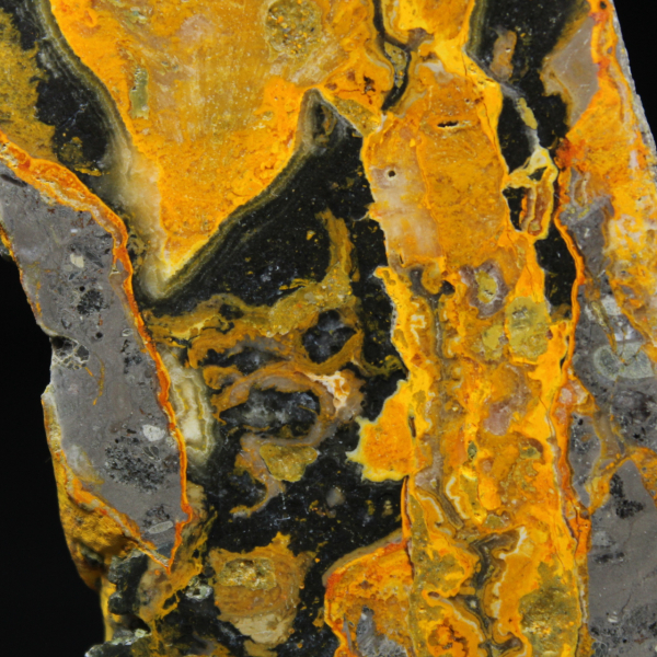 Bumblebee Jasper Slice: Vulkanische Ästhetik