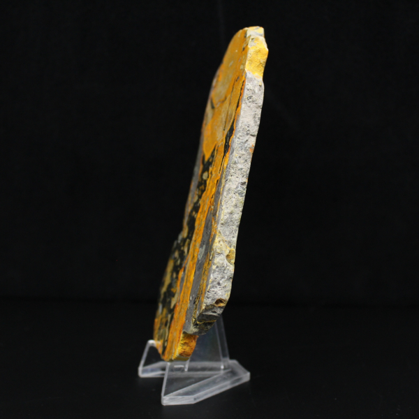 Indonesischer Hummeljaspis: Schwefelhaltige Gipsplatte