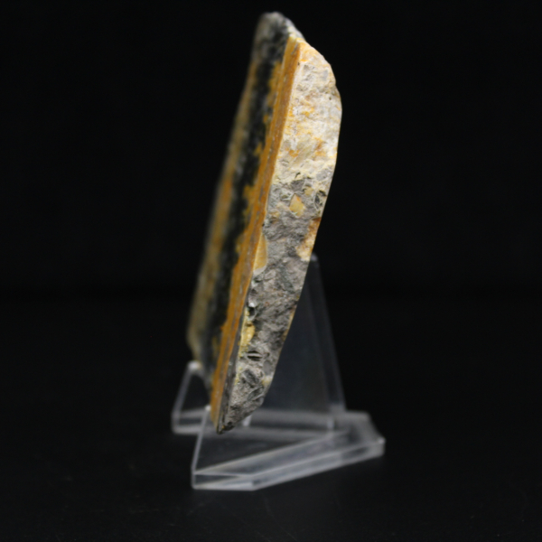 Kleine, polierte Plakette aus Hummeljaspis