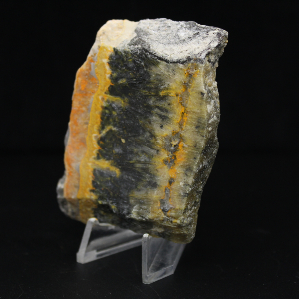 Kleine, polierte Plakette aus Hummeljaspis