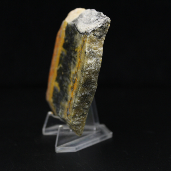 Kleine, polierte Plakette aus Hummeljaspis