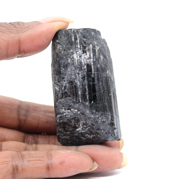 Roher schwarzer Turmalinkristall