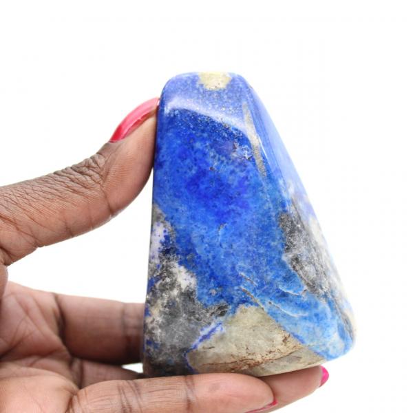 Lapislazuli, poliertes Ornament mit Pyriteinschlüssen