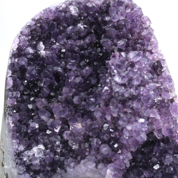 Amethyst-Taschengeode aus Brasilien – Kleiner geologischer Schatz