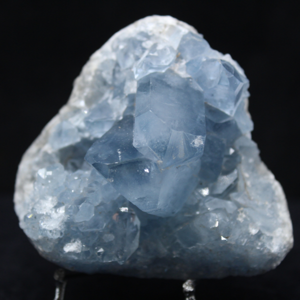 Celestin aus Madagaskar: Druse und Rohkristalle