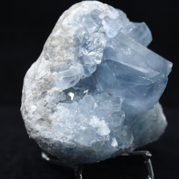 Celestin aus Madagaskar: Druse und Rohkristalle