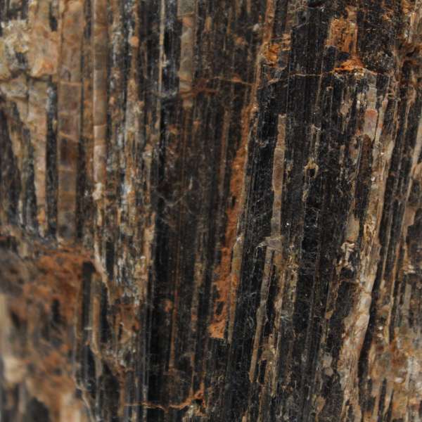 Schwarzer Turmalin aus Madagaskar – Kleiner Rohstein