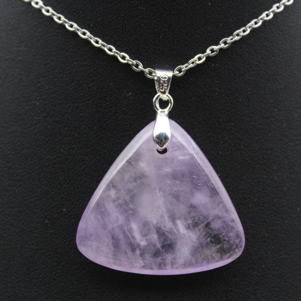 Amethyst-Anhänger aus Madagaskar – Geologie und Ästhetik