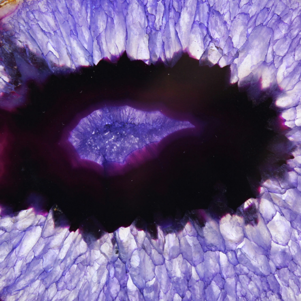 Kleine dekorative Scheibe aus brasilianischem violettem Achat