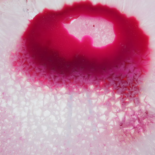 Dekorative Scheibe aus rosafarbenem Achat