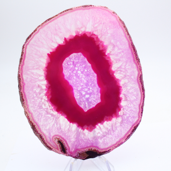 Ausschnitt aus poliertem, rosa gefärbtem Achat