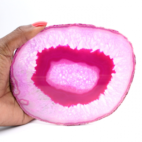 Ausschnitt aus poliertem, rosa gefärbtem Achat