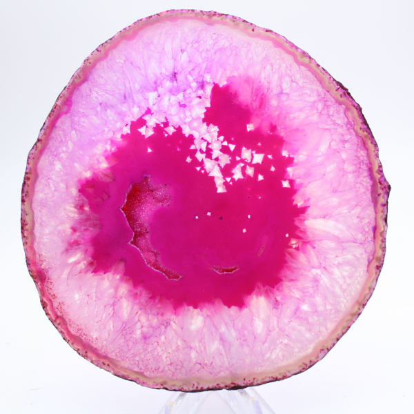 Natürlich rosa getönter, geschnittener Achat