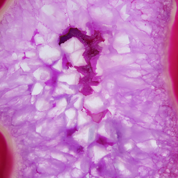 polierte Achatscheibe, rosa getönt