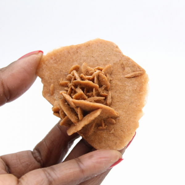 Helle marokkanische Wüstenrose: feine Kristallisation