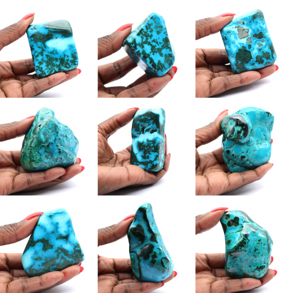 Polierter Stein aus Kongo-Chrysokoll