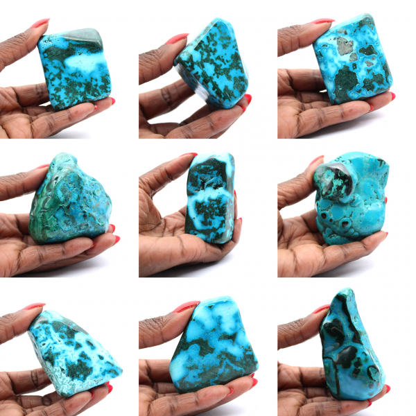 Polierter Stein aus Kongo-Chrysokoll