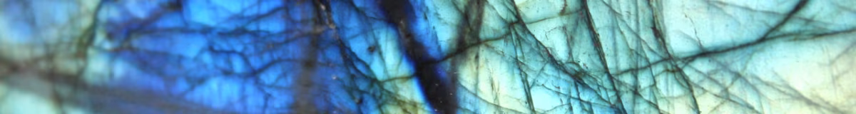 Labradorit: Entdecken Sie die Geheimnisse dieses Steins mit mysteriösen Reflexionen labradorite bloc 030