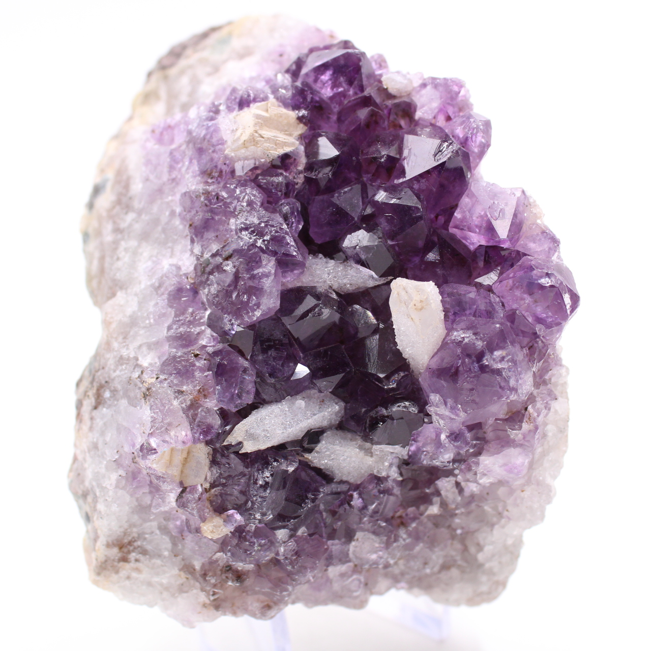 Amethyst- und Calcitkristalle