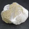 Pyritkristalle auf calcit - 0