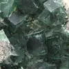 Kubische fluoritkristalle auf ganggestein - 9