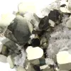 Große Pyritwürfel mit Quarzkristallen - 10